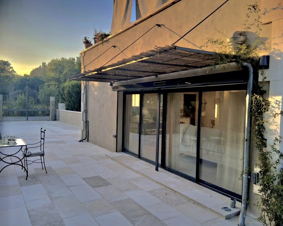 Terrasse du gîte au crépuscule