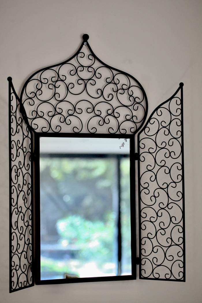 Miroir en fer forgé oriental