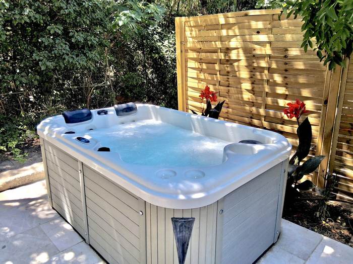 Spa dans le jardin